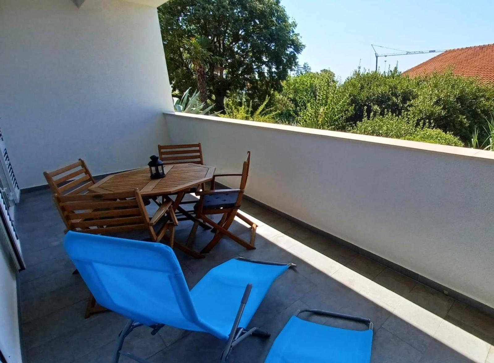 Apartments Daria Krk Town Exterior photo